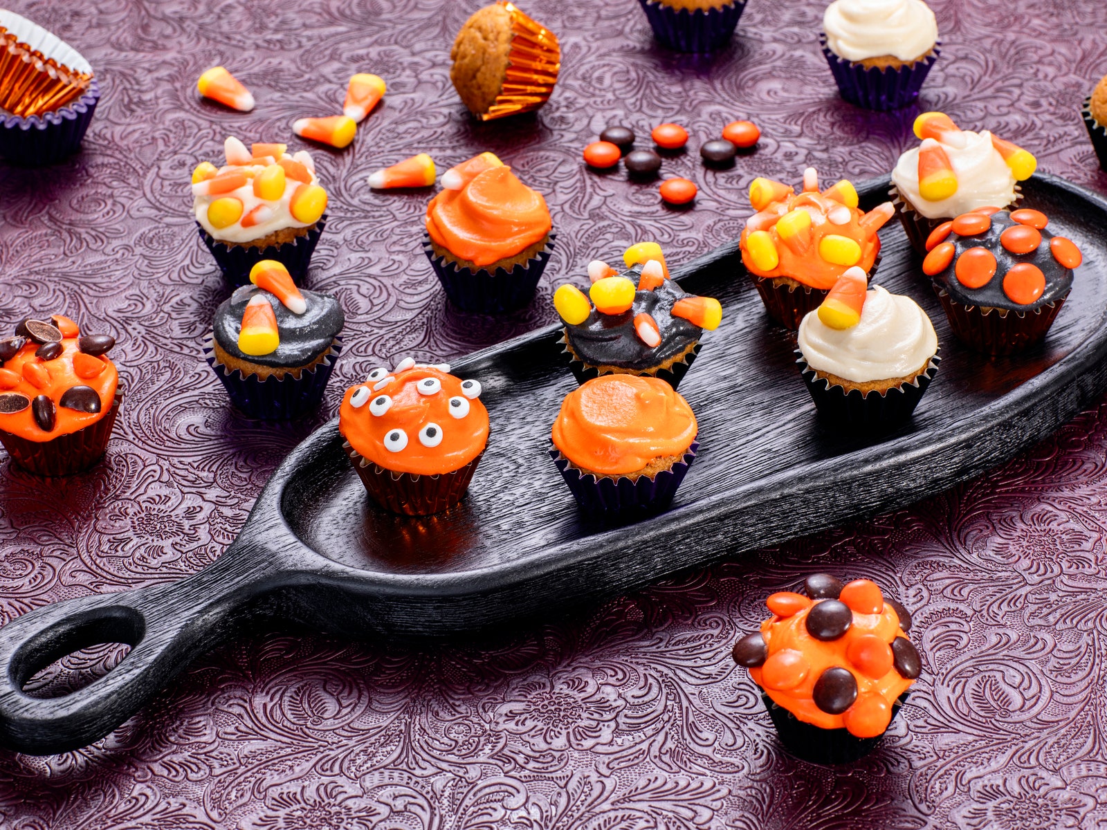 Fun-Size Halloween Cupcakes